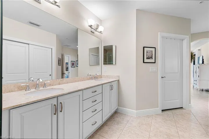 DOUBLE VANITY & SINK AREAS FOR YOUR ENJOYMENT!