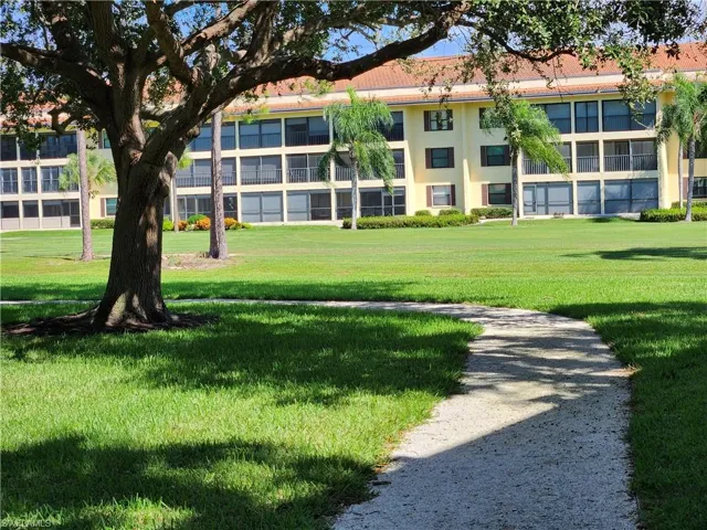 Walking path to the Golf CLub -- 3 minutes away