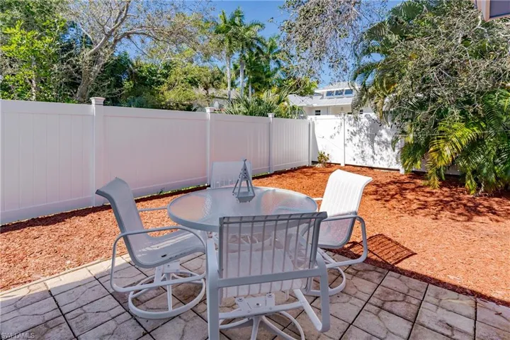 1781 Smugglers Cv B, Naples, Florida 34112