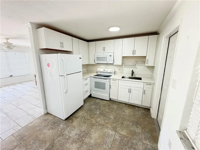 1781 Smugglers Cv B, Naples, Florida 34112
