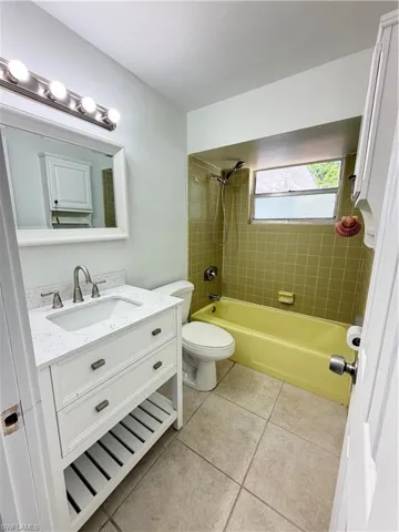 1781 Smugglers Cv B, Naples, Florida 34112