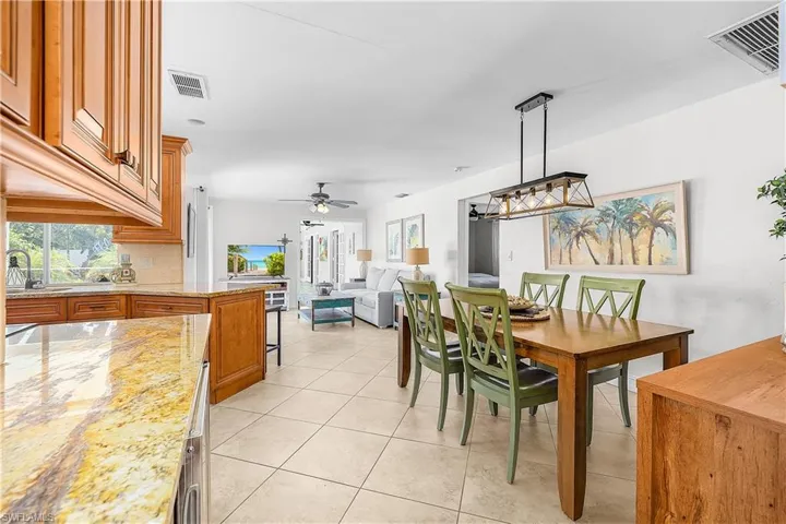 6954 Pickadilly Ct, Fort Myers, Florida 33919