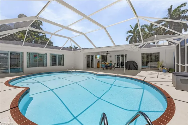 6954 Pickadilly Ct, Fort Myers, Florida 33919