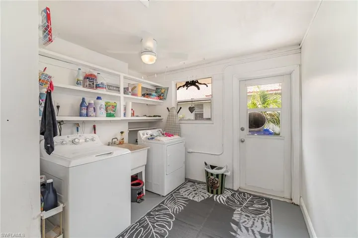 Washroom with sink, washer and dryer, and ceiling fan