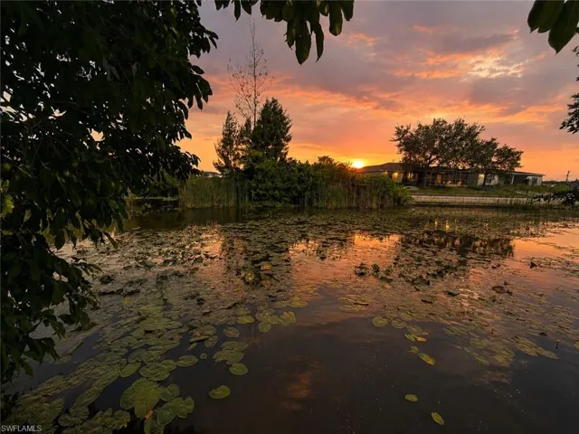 1224 Ne 1st Pl, Cape Coral, Florida 33909