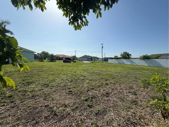 1224 Ne 1st Pl, Cape Coral, Florida 33909