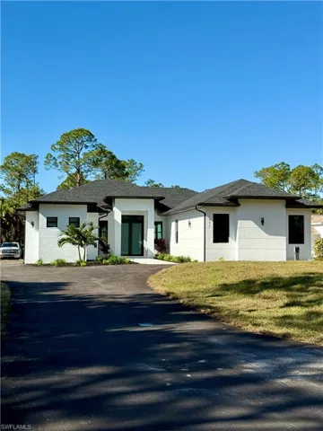 View of front of house featuring a front lawn