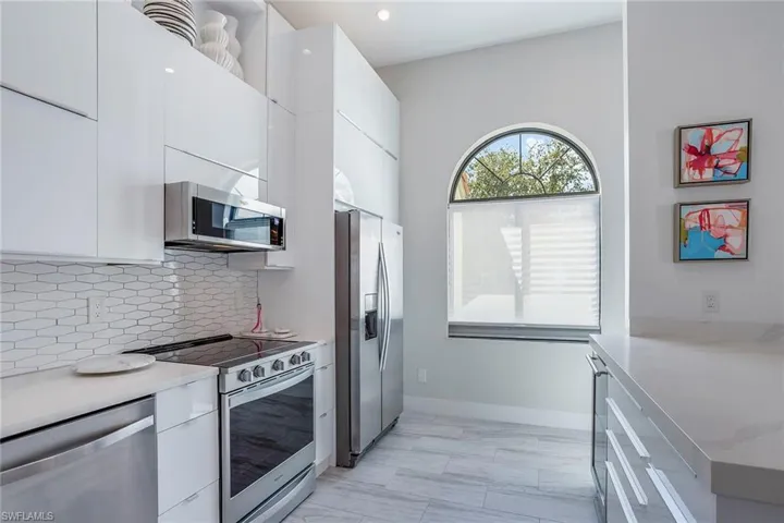 631  Beachwalk  CIR, Naples, FL 34108