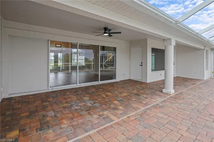 Large Lanai Under Truss