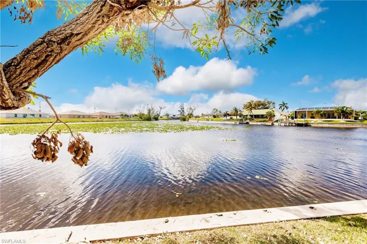 3042 SW 10th  PL, Cape Coral, FL 33914
