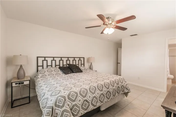 3042 SW 10th  PL, Cape Coral, FL 33914