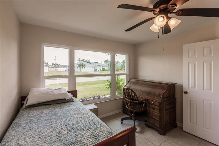 3042 SW 10th  PL, Cape Coral, FL 33914
