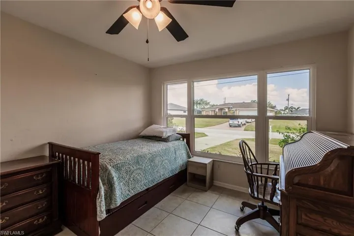 3042 SW 10th  PL, Cape Coral, FL 33914