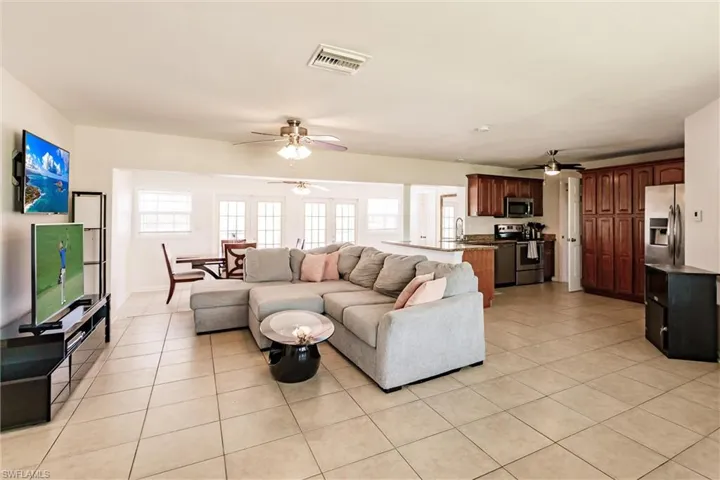 3042 SW 10th  PL, Cape Coral, FL 33914