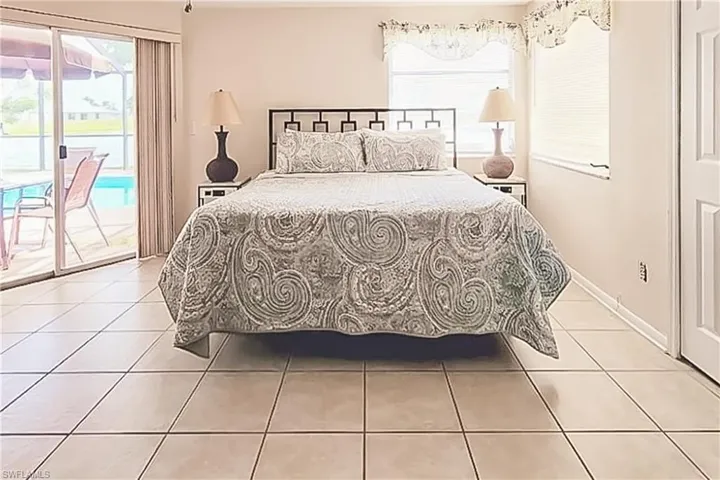 3042 SW 10th  PL, Cape Coral, FL 33914