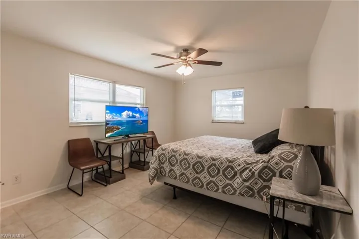 3042 SW 10th  PL, Cape Coral, FL 33914