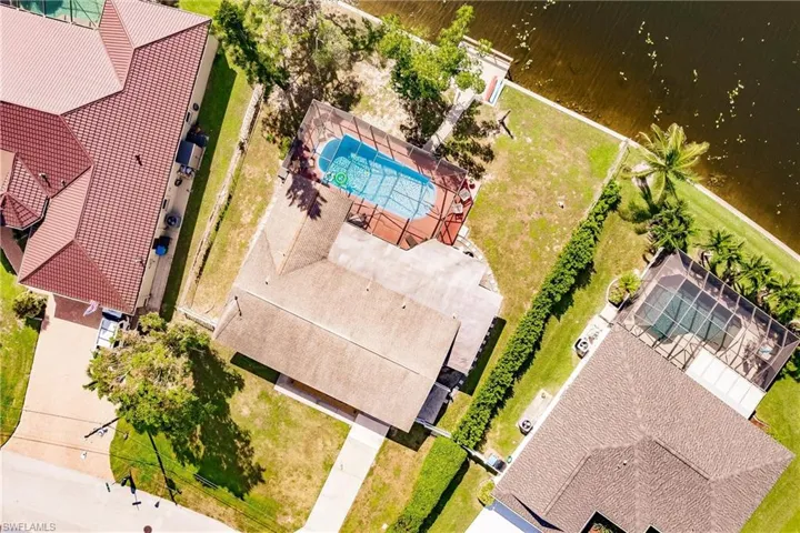 3042 SW 10th  PL, Cape Coral, FL 33914