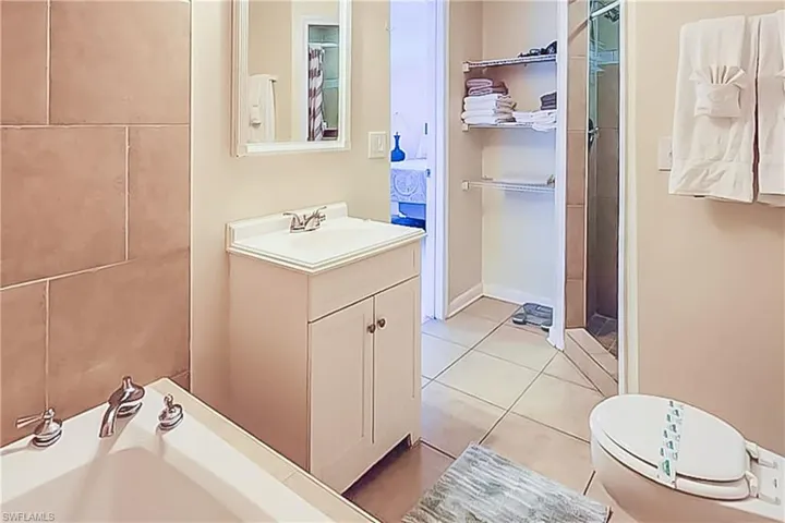3042 SW 10th  PL, Cape Coral, FL 33914