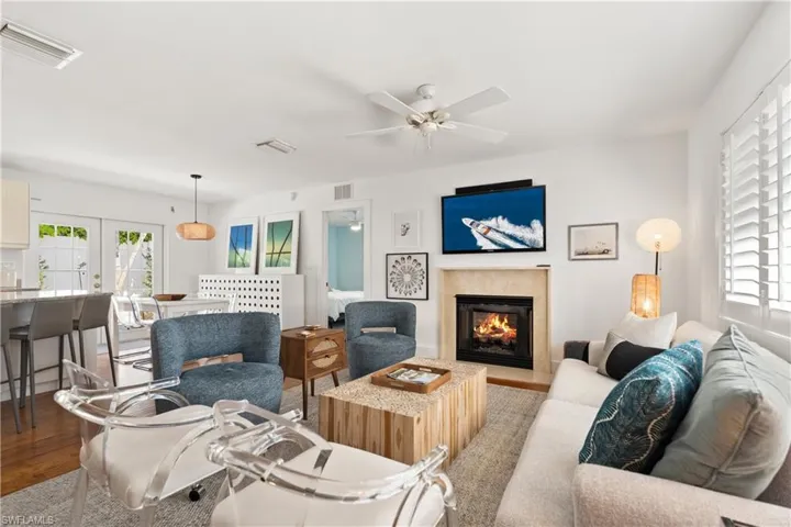 725  Central  AVE, Naples, FL 34102