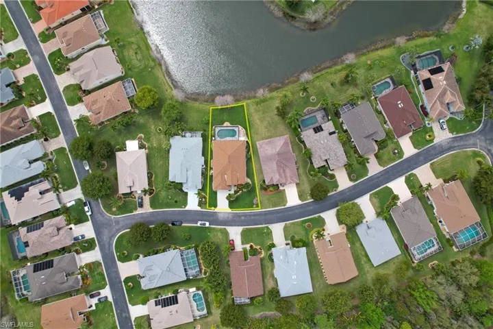 Birds eye view of property featuring a lake water view