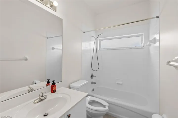 Full bathroom featuring vanity, toilet, and tiled shower / bath