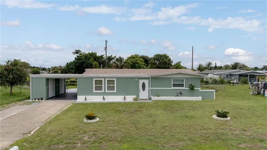 102 Oleander Rd, Lehigh Acres, Florida 33936