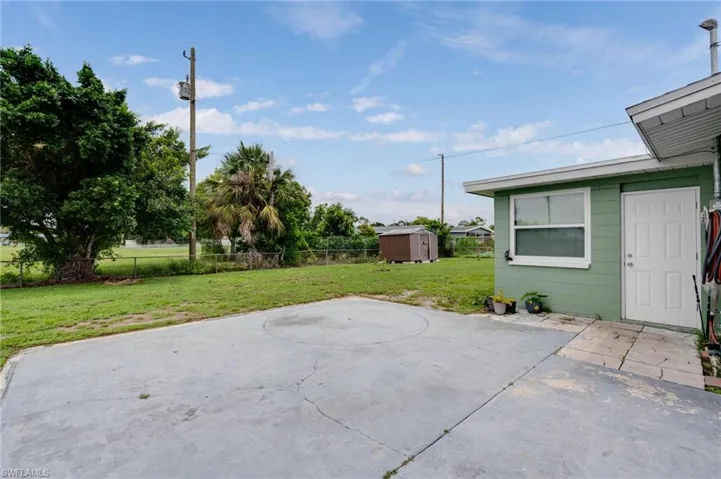 102 Oleander Rd, Lehigh Acres, Florida 33936