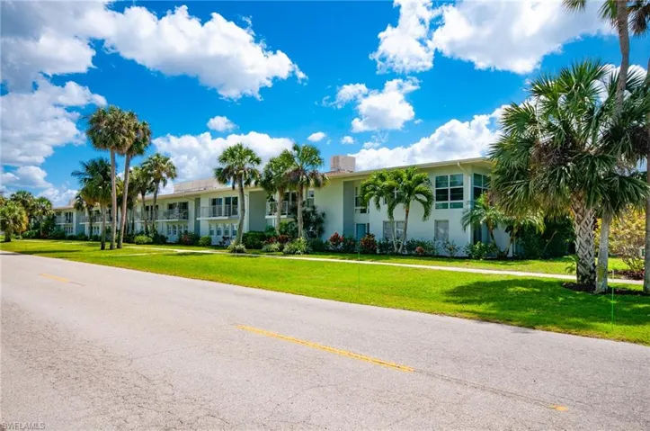 680  12th S AVE, Naples, FL 34102