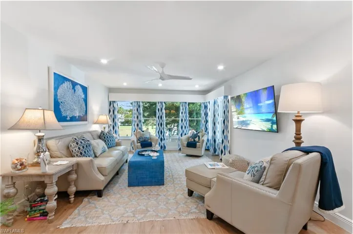 680  12th S AVE, Naples, FL 34102