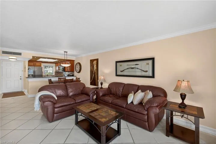 201 Quail Forest Blvd 109, Naples, Florida 34105