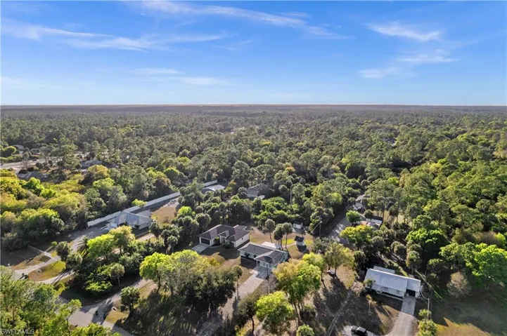 Peaceful home w/mature trees