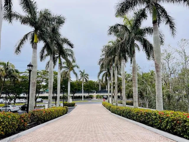 425 Cove Tower Dr 902, Naples, Florida 34110