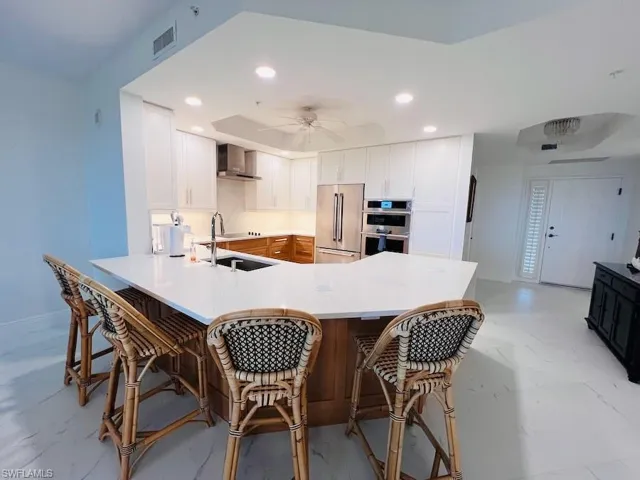 425 Cove Tower Dr 902, Naples, Florida 34110