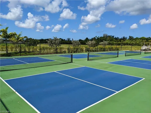 178  Indies E DR, Naples, FL 34114