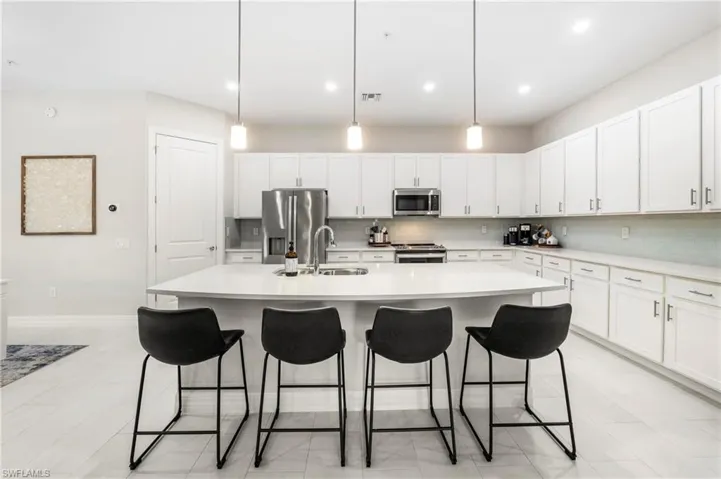 178  Indies E DR, Naples, FL 34114