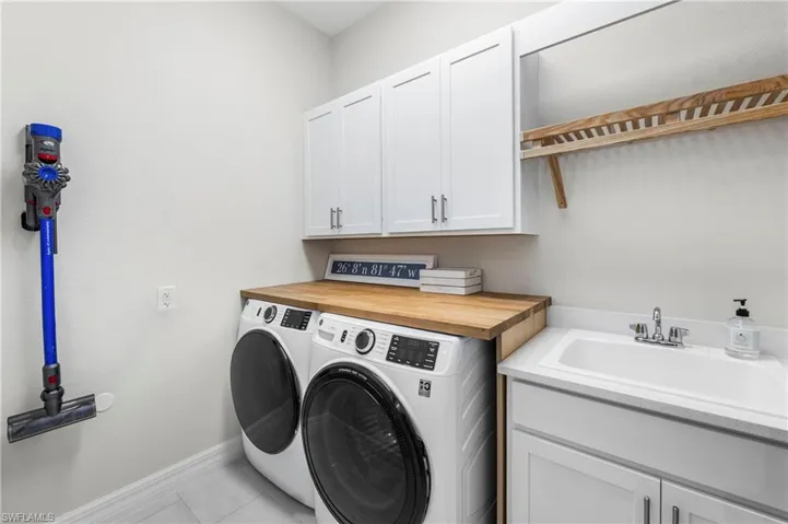 178  Indies E DR, Naples, FL 34114