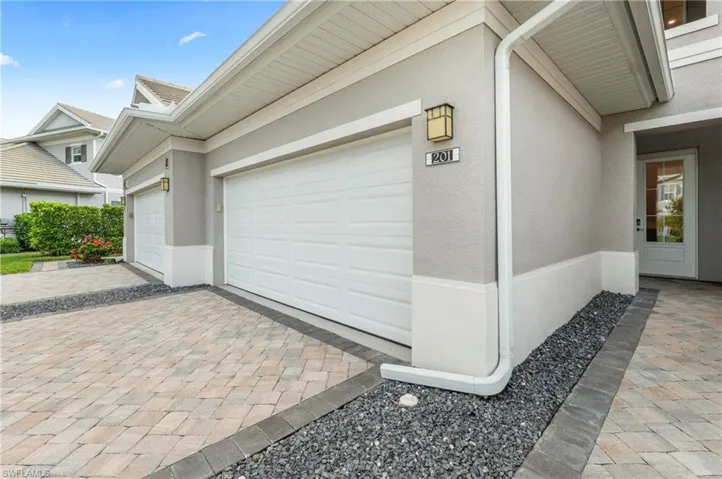 178  Indies E DR, Naples, FL 34114