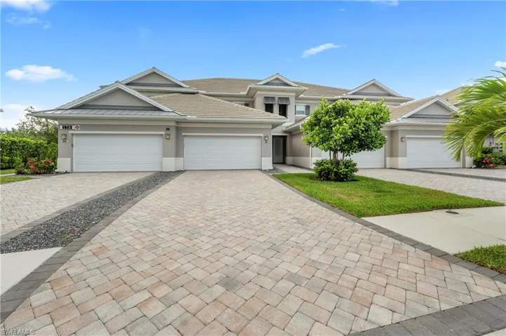 178  Indies E DR, Naples, FL 34114