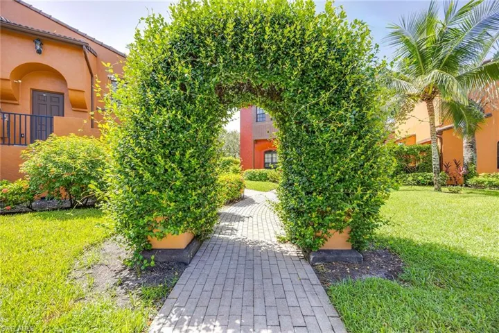 9134  Chula Vista  ST, Naples, FL 34113