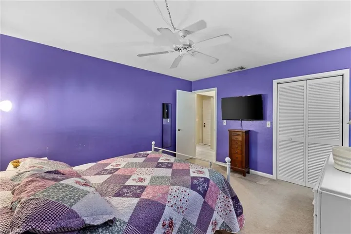 1047  Pine Isle  LN, Naples, FL 34112