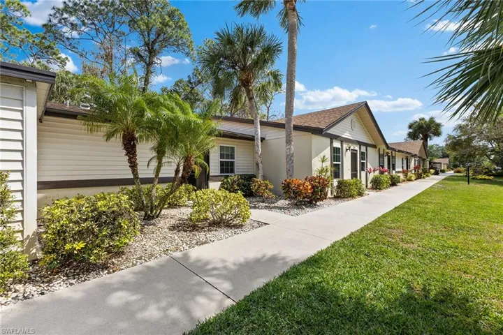 1047  Pine Isle  LN, Naples, FL 34112