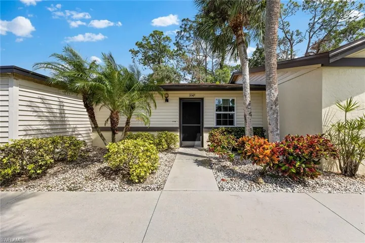 1047  Pine Isle  LN, Naples, FL 34112