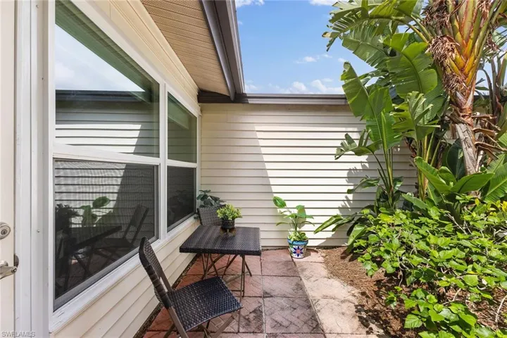 1047  Pine Isle  LN, Naples, FL 34112
