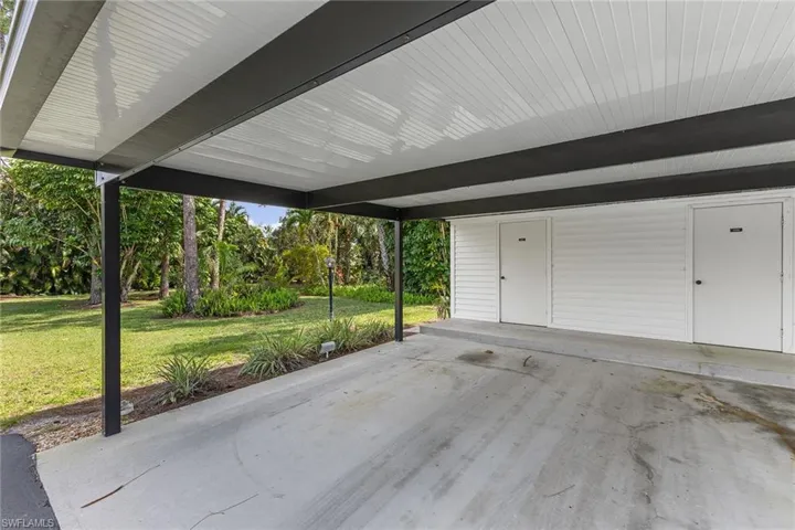 1047  Pine Isle  LN, Naples, FL 34112