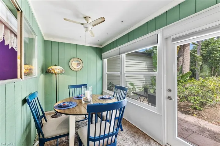 1047  Pine Isle  LN, Naples, FL 34112