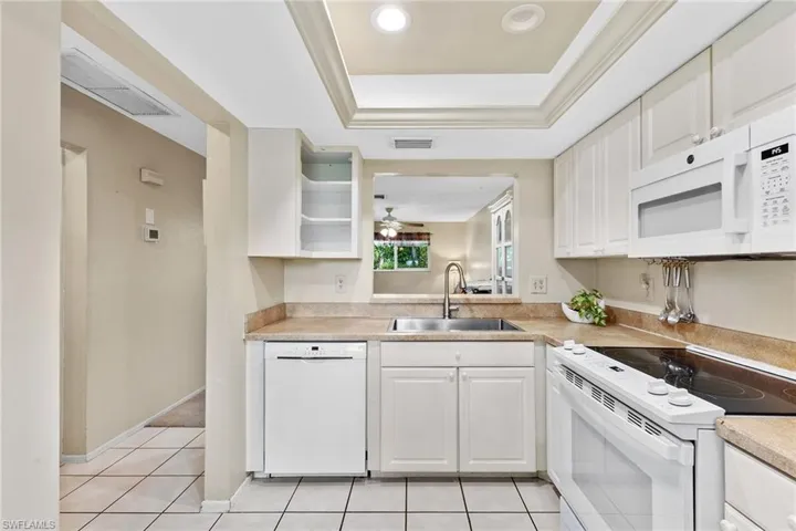 1047  Pine Isle  LN, Naples, FL 34112