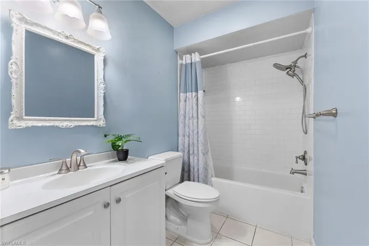 1047  Pine Isle  LN, Naples, FL 34112