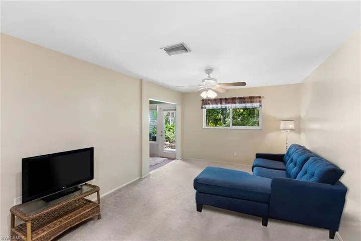 1047  Pine Isle  LN, Naples, FL 34112