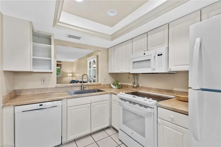 1047  Pine Isle  LN, Naples, FL 34112