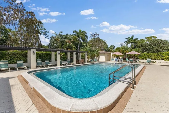 1047  Pine Isle  LN, Naples, FL 34112